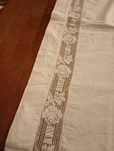 Lençol branco antigo com aplicação de renda