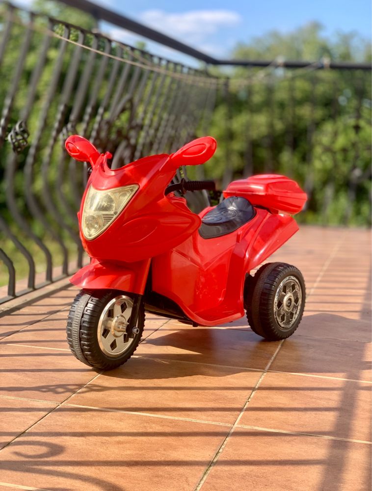 Czerwony motor, motorynka na akumulator dla dzieci dziecięcy