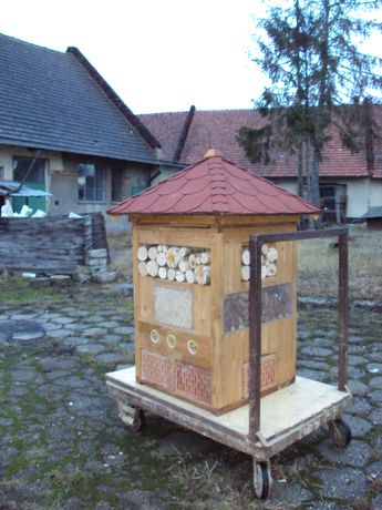 Domek dla pszczół D2