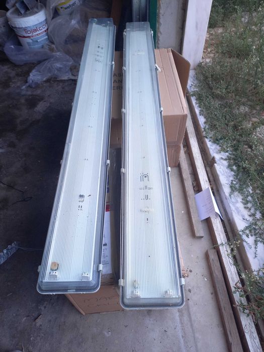 2 candieiros de teto em excelnte estado..