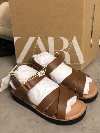 Нові шкіряні дитячі сандалі ZARA