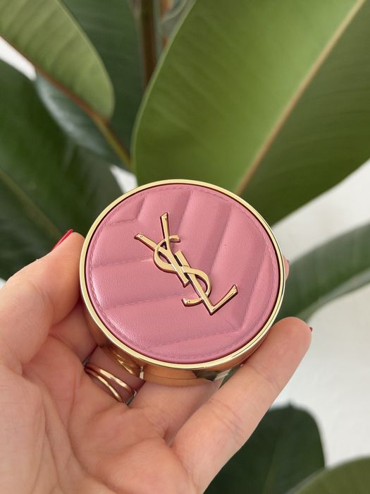 Roz yves saint laurent 44