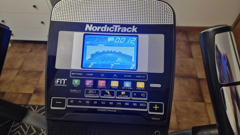 Elíptica NordicTrack C 7.5 - Sensores Cardíacos + entrada Mp3/Ipod
