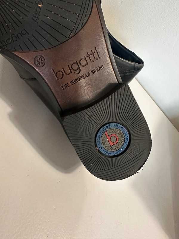 Pantofle, półbuty wizytowe Bugatti rozm. 43