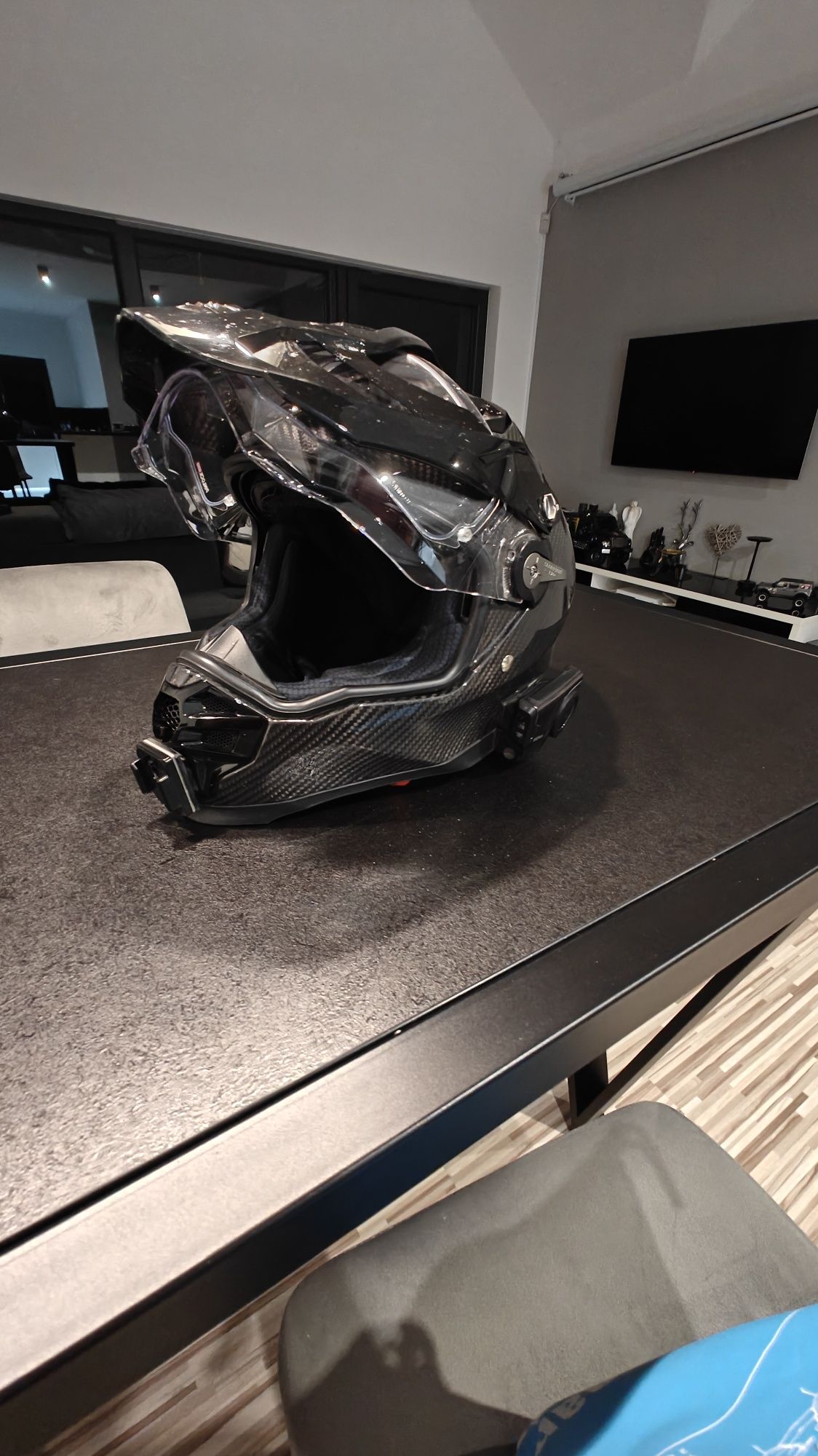 Kask Scorpion adf 9000 carbon M