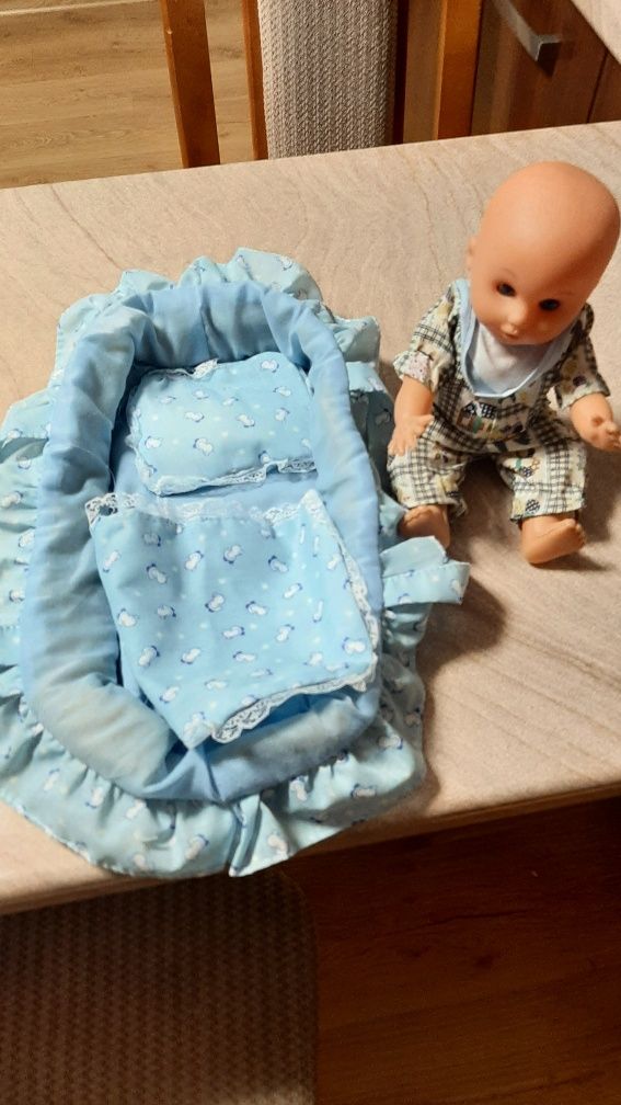 Lalka w beciku niebieskim