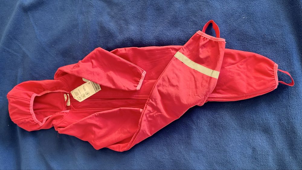 nowy kombinezon przeciwdeszczowy