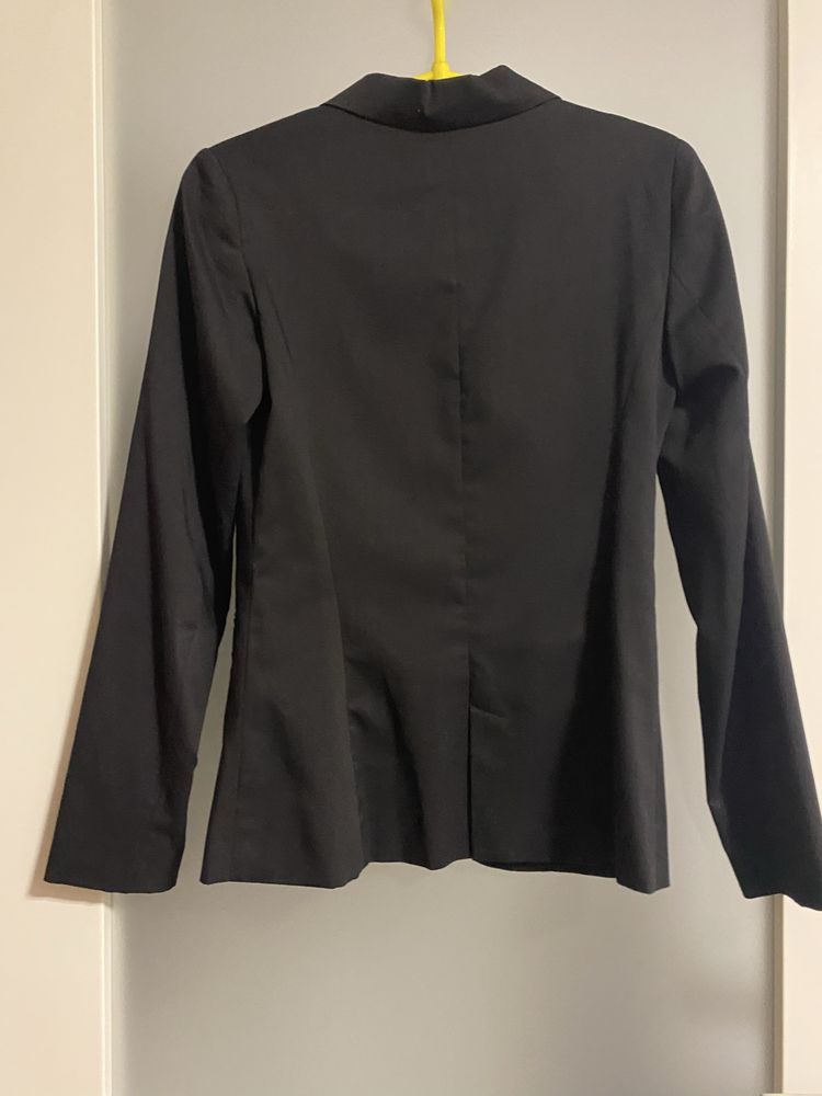 Czarna damska marynarka pull and bear rozmiar S