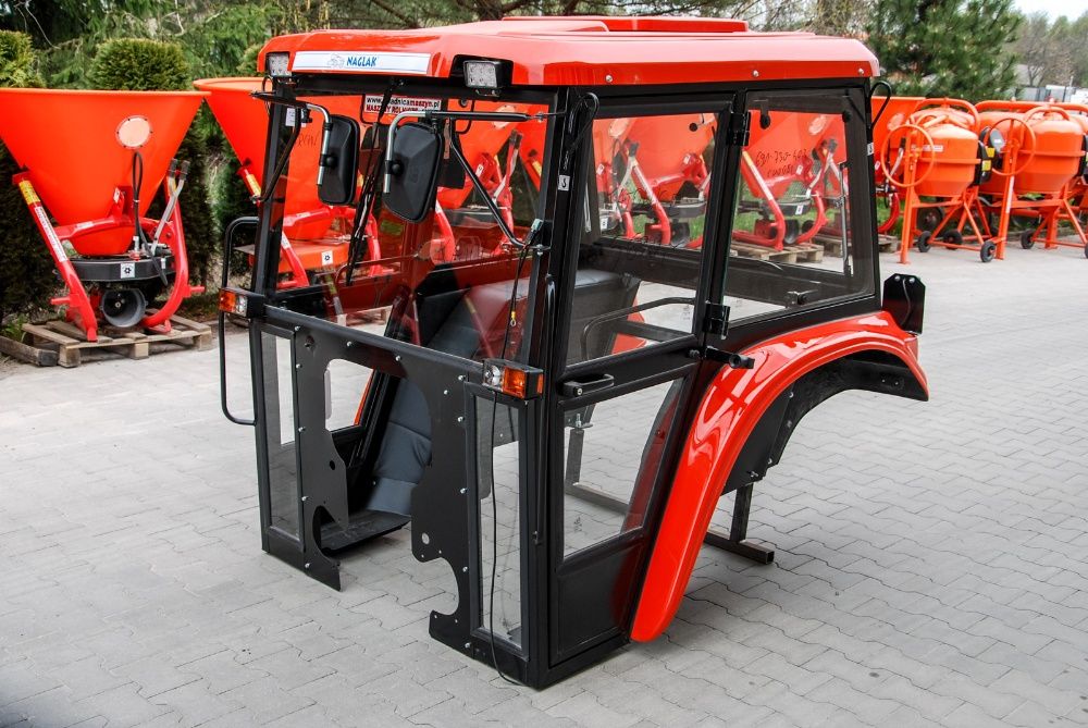 Kabina Ursus C-330 NAGLAK dach i błotniki z tworzywa (włókno szklane)