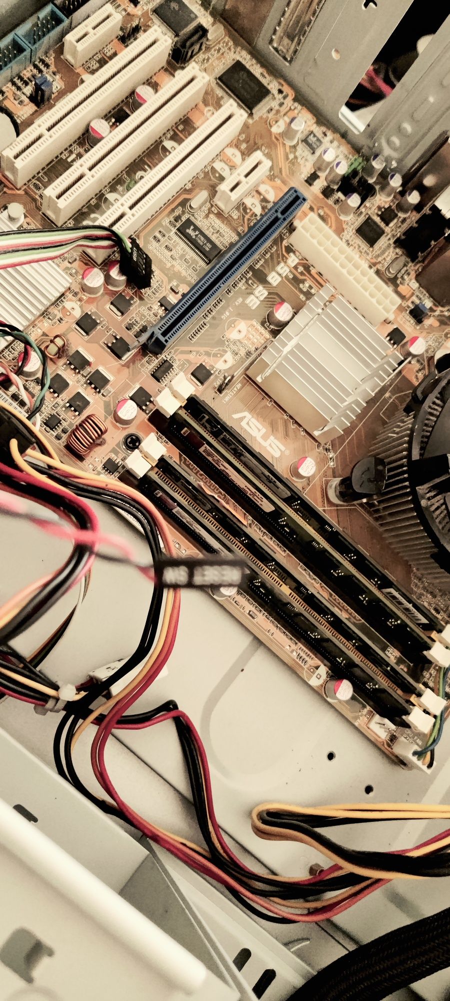 Материнка DDR 2 Asus p5ld2