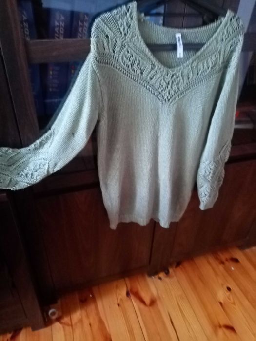 bardzo ladny sweter khaki