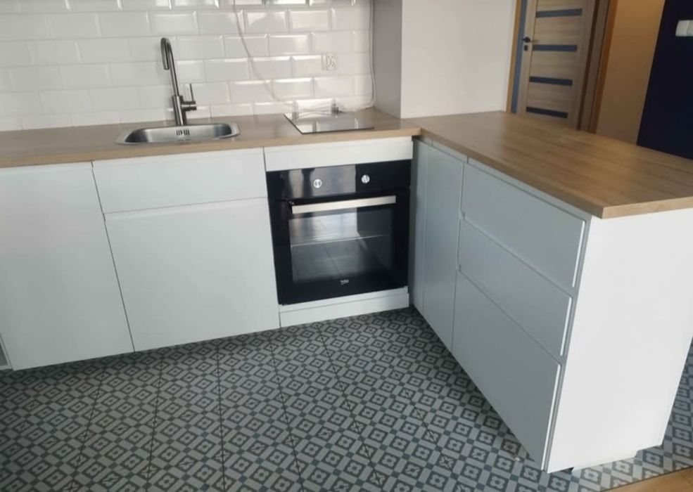 Zadbana kuchnia modułowa, okap, płyta, zlew, Ikea. Możliwy transport