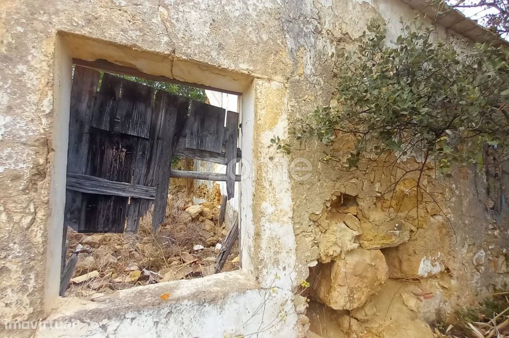 Casinha/ruína T3 para recuperar, terreno, Estói, Faro, Algarve, PT