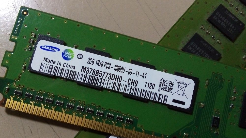 Память Samsung 2 GB DDR3 1333 MHz