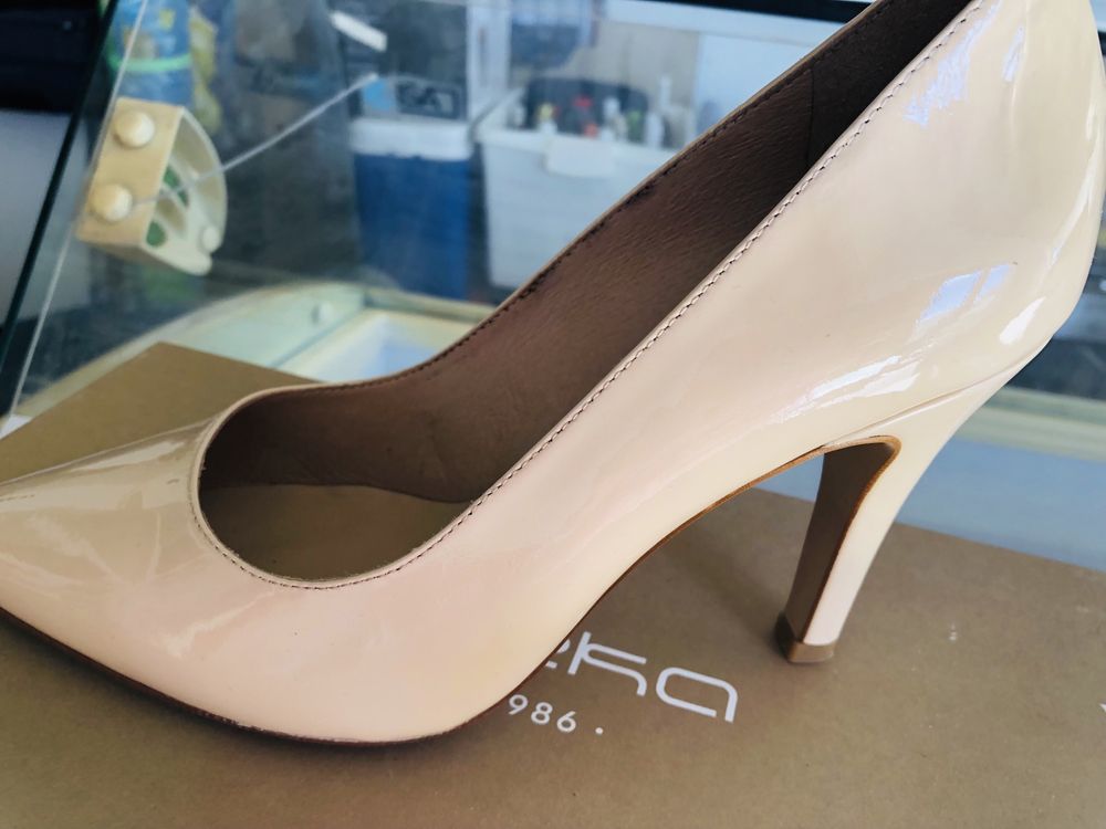 Sapatos novos Eureka tamanho 38