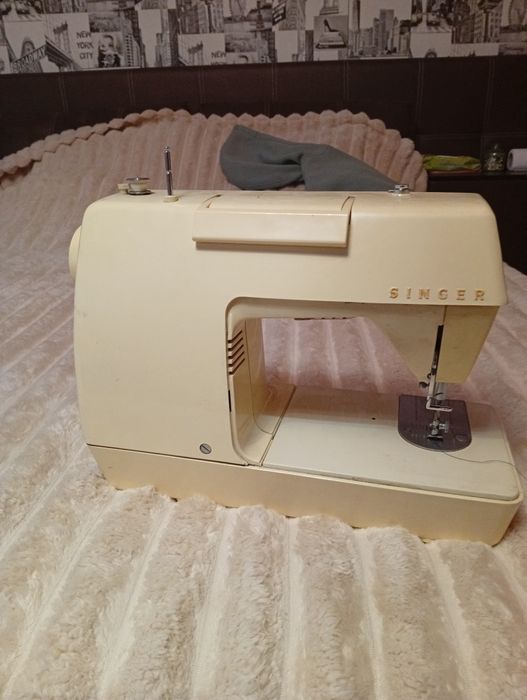 Продам б/у, швейная машинка зингерт
