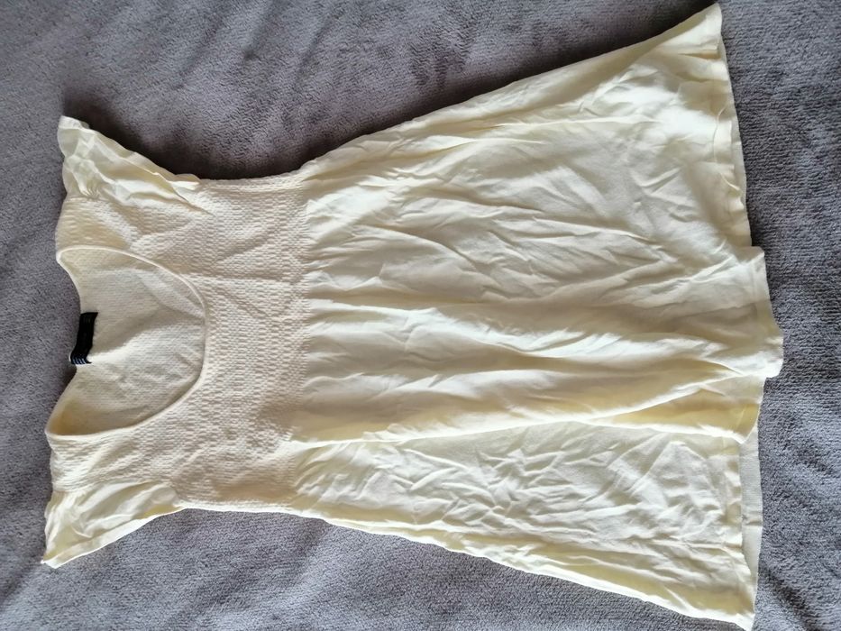 Fajna bluzka, luźniejsza w brzuchu dobra na ciąże do karmienia Zara