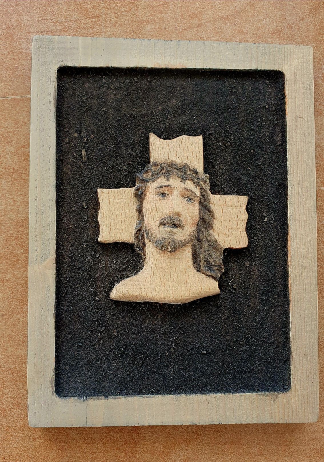 Jezus na Krzyżu - płaskorzeźba