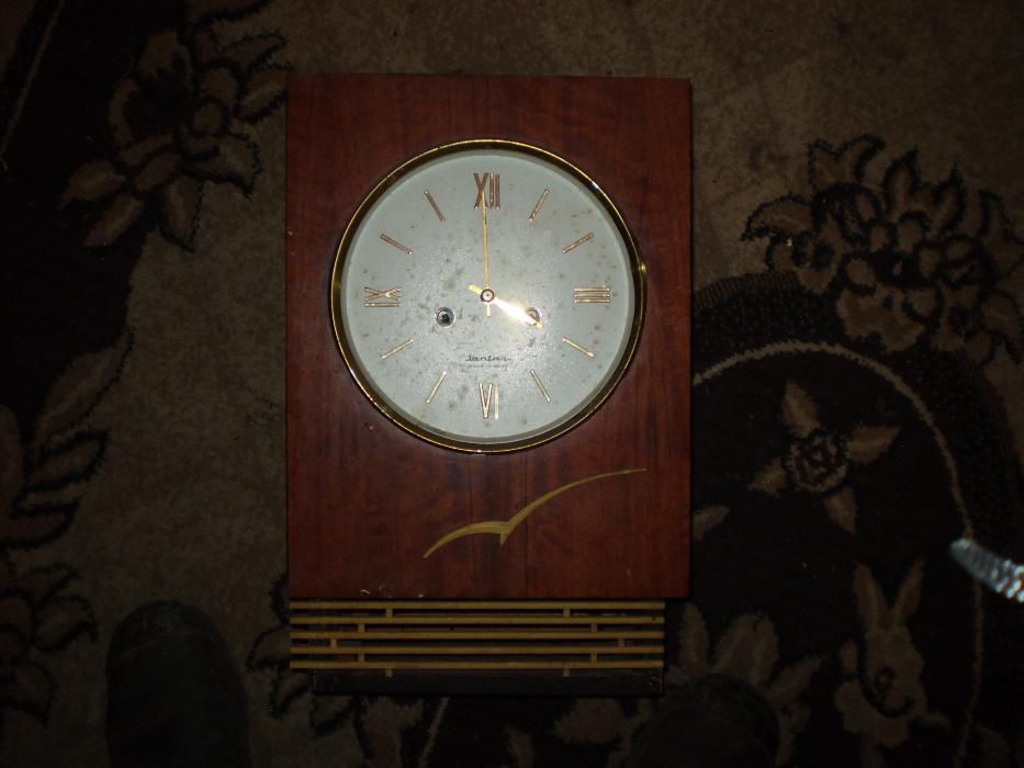 Настенные часы Янтарь