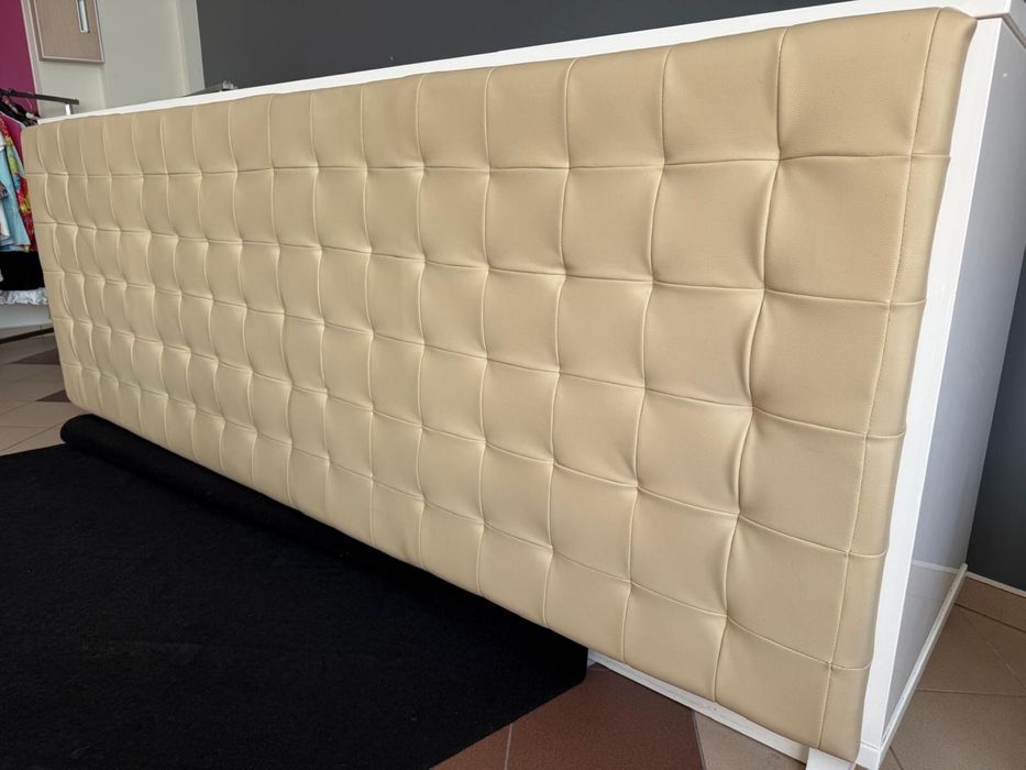 Lada sklepowa biała pikowana duża