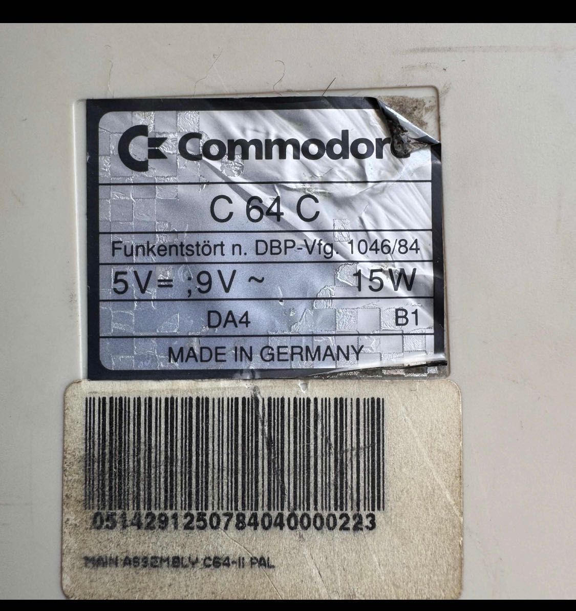 Komputer commodore C 64 plus pokrywa