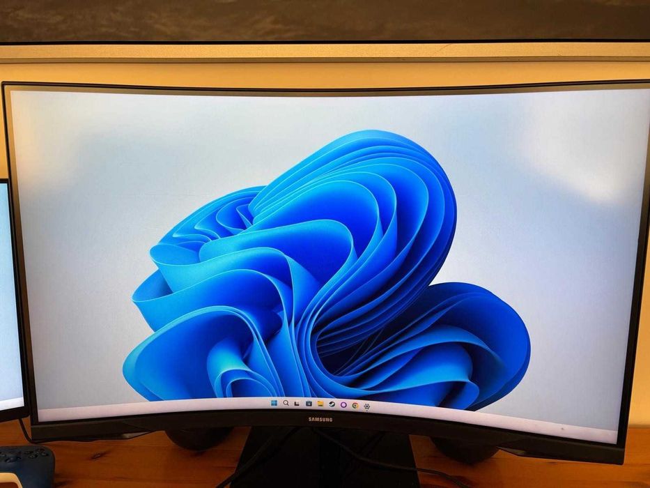 MONITOR SAMSUNG 32 144HZ 1ms ODYSSEY G5 + Vesa Mount
