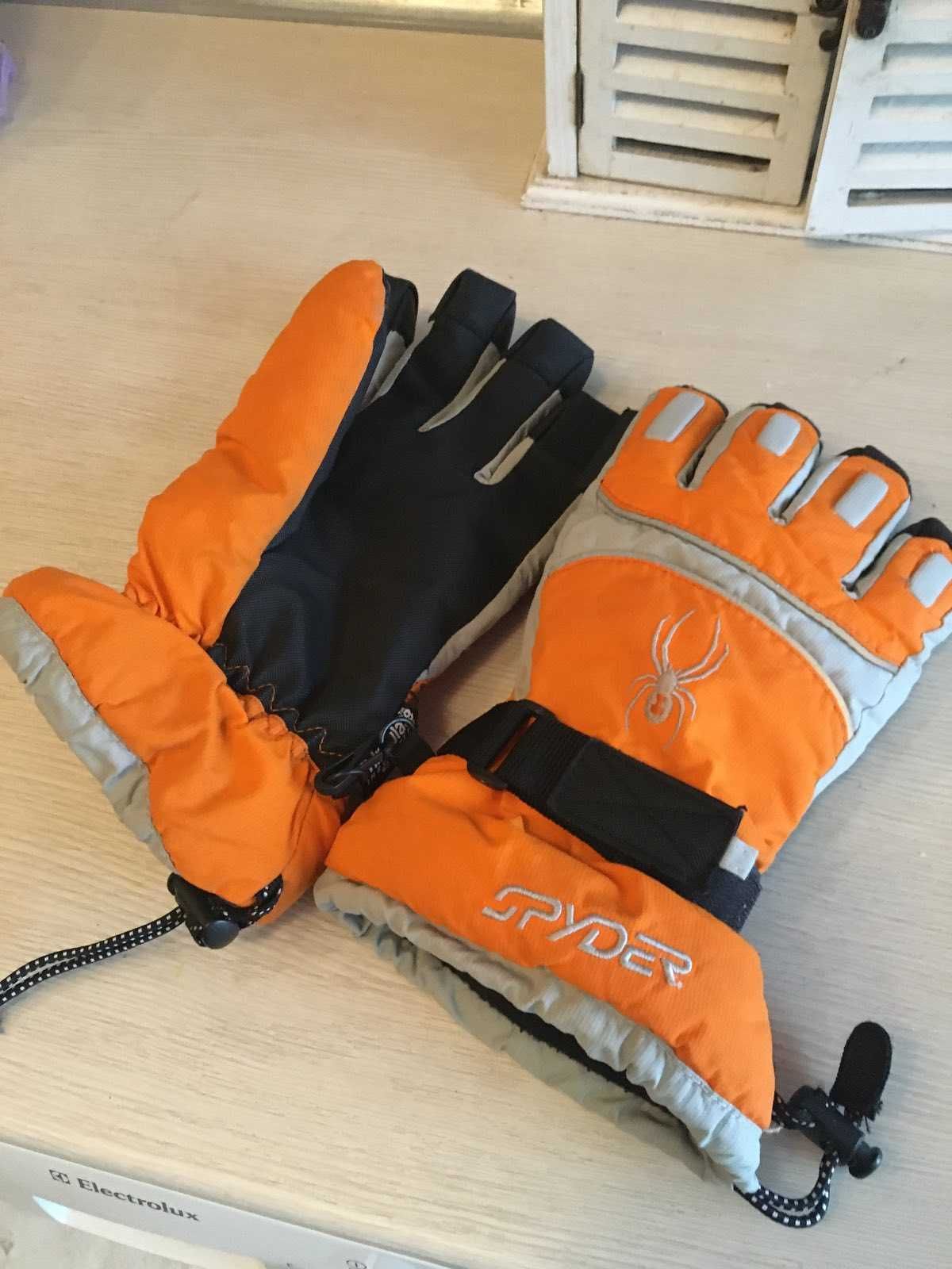 лыжные перчатки Spyder