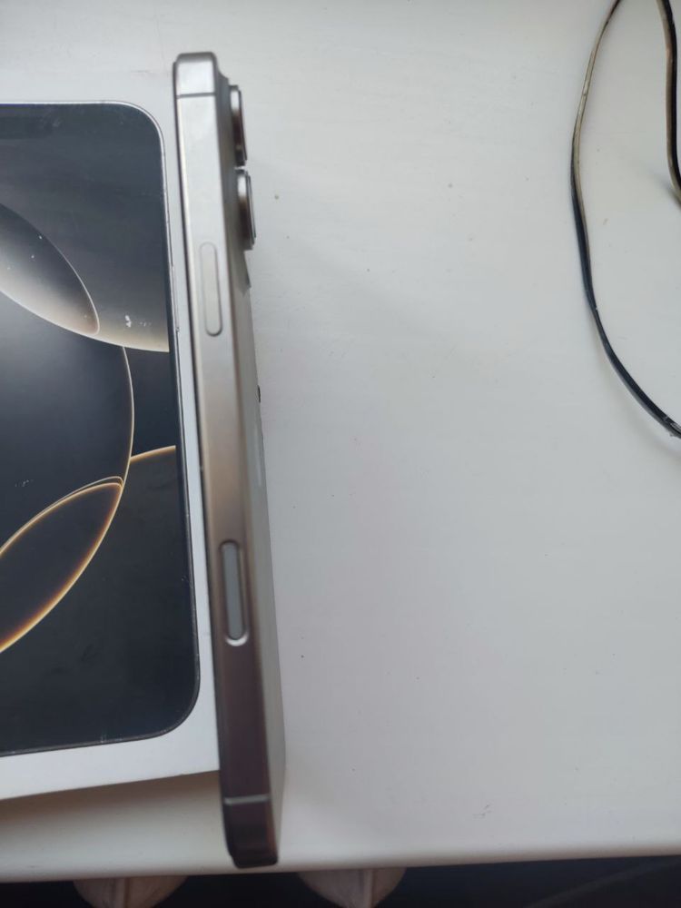iPhone 16 pro max 256 100акб фізичнасім с дефектом особиста зустріч