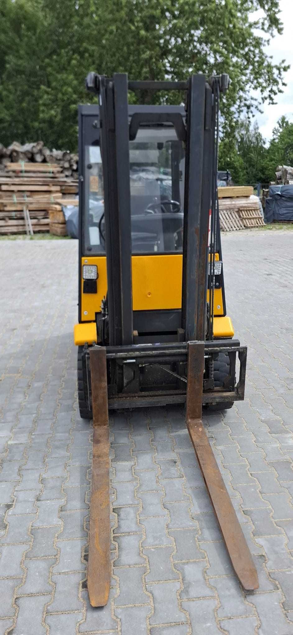 Wózek widłowy Still 2,5T LPG