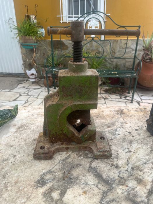 Torno em ferro de bancada