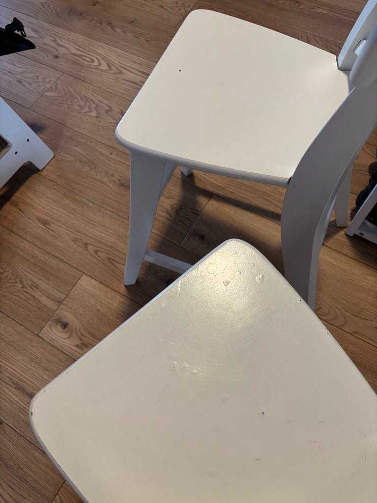 Krzesełka INGOLF IKEA dla dziecka.