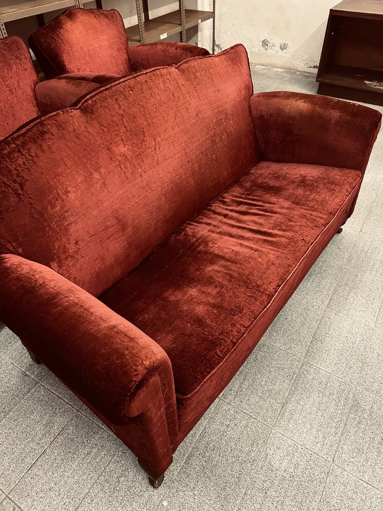 Sofas antigos em bom estado visto a idade