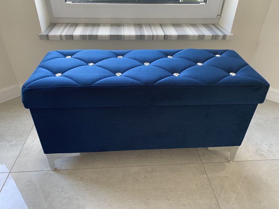 Pufa glamour do nakładania butów