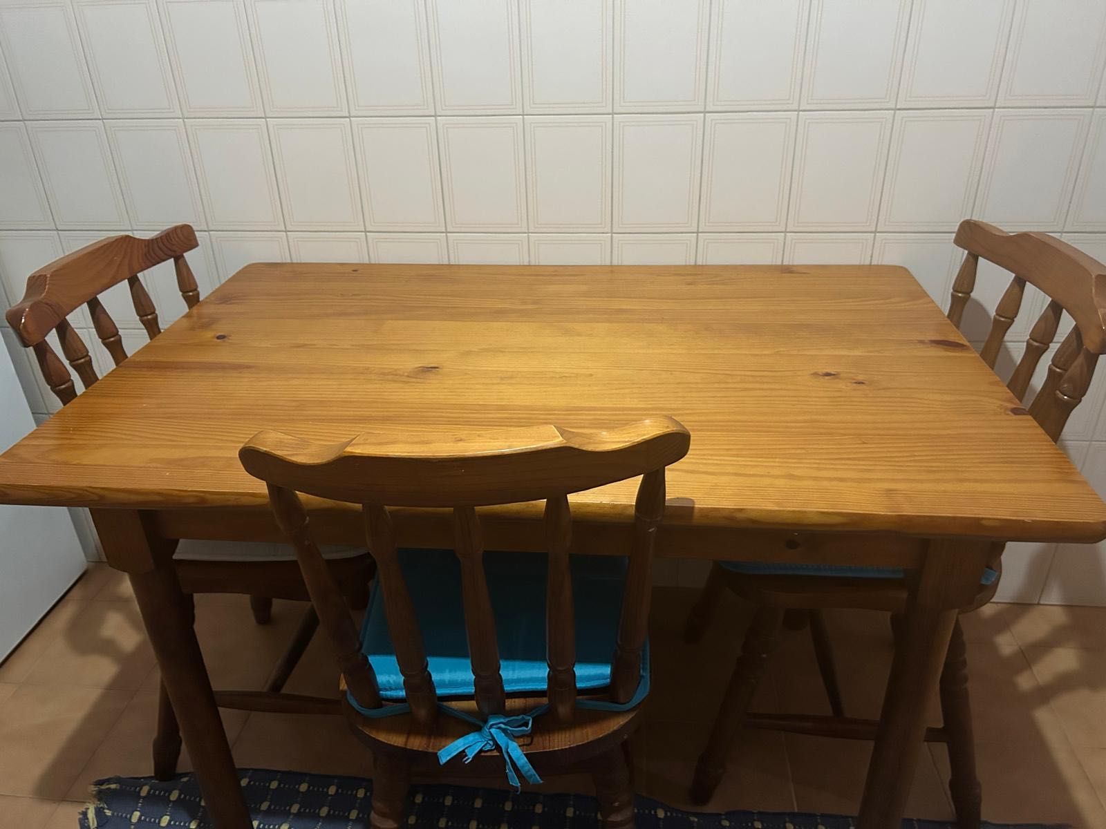 Mesa de cozinha com 3 cadeiras