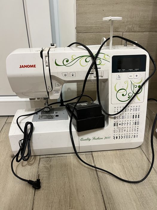 Побутова швейна машинка