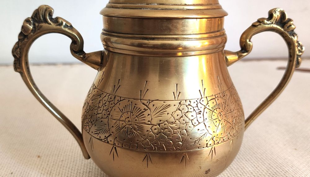Posrebrzana cukiernica (plater na mosiądzu) syg. "S.K. INDIA C-454"