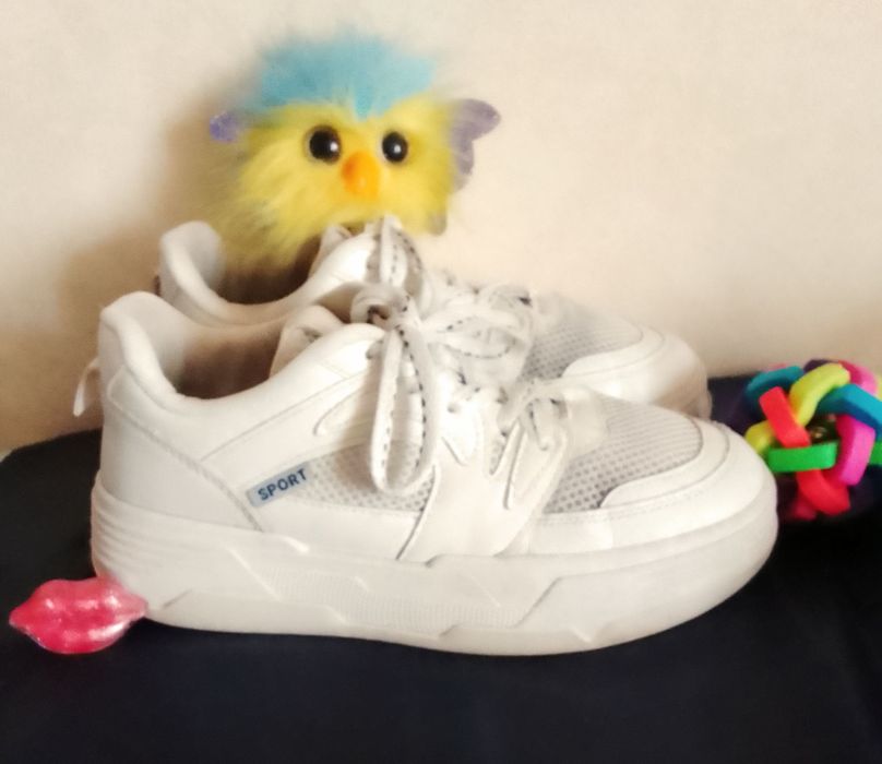 Свои стильные фирменные кроссовки. Made in Turkey. Размер 38 (25 см).