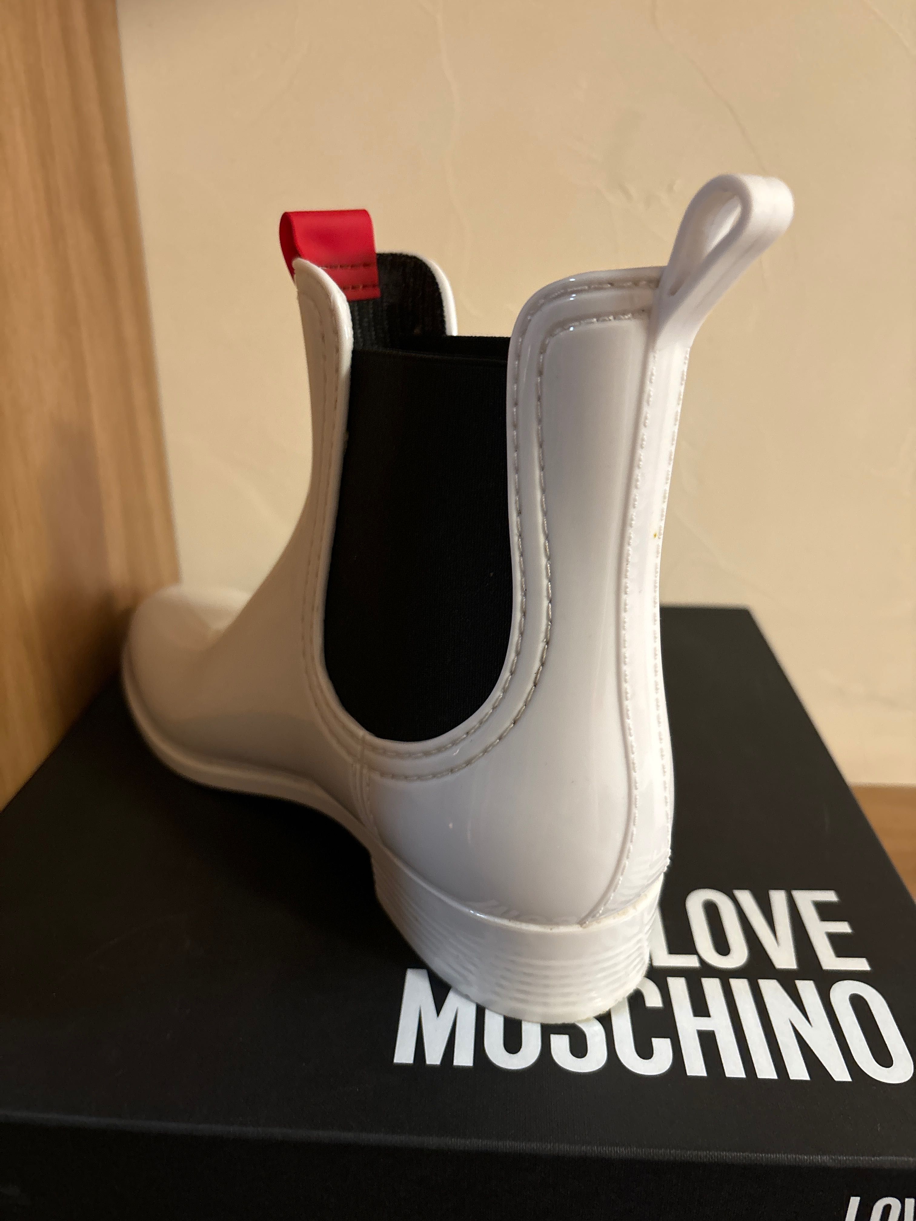 Ботинки резиновые Love Moschino