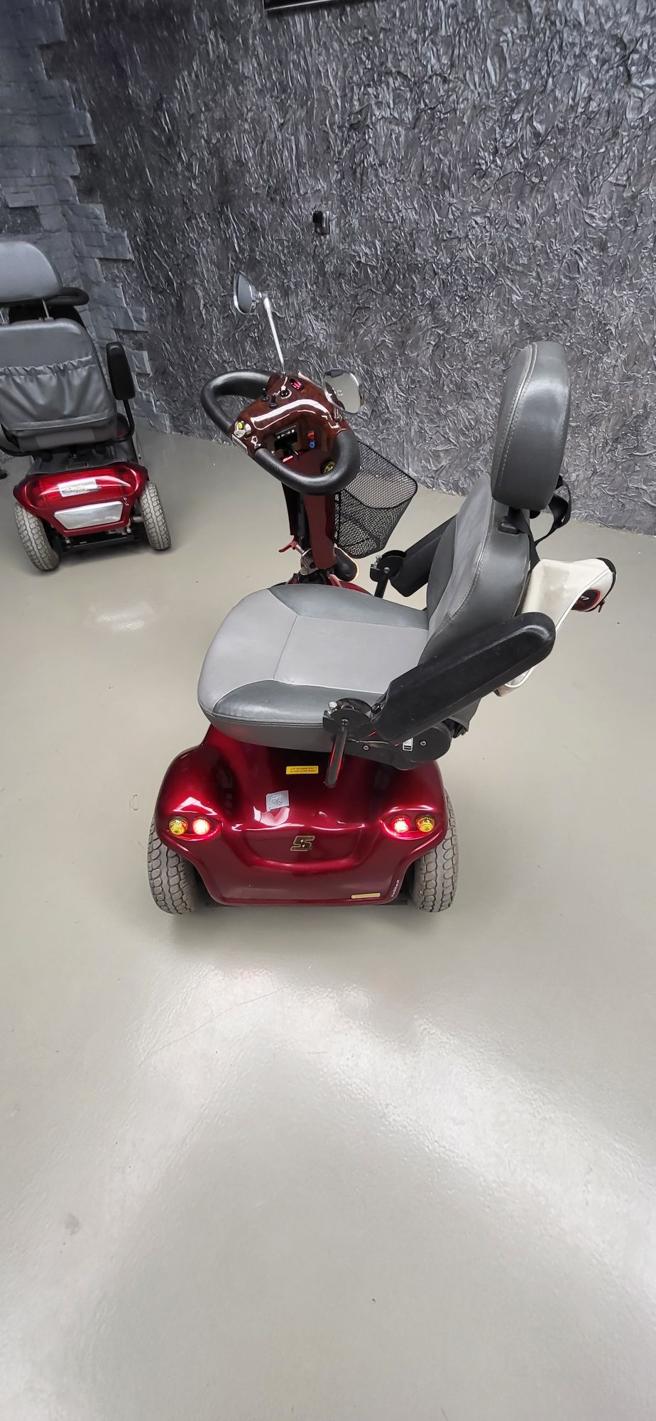 Skuter inwalidzki Trójkołowy Wózek na Akumulatory