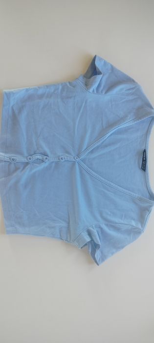 Krótki top z guzikami