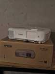 Rzutnik Epson EH-TW740