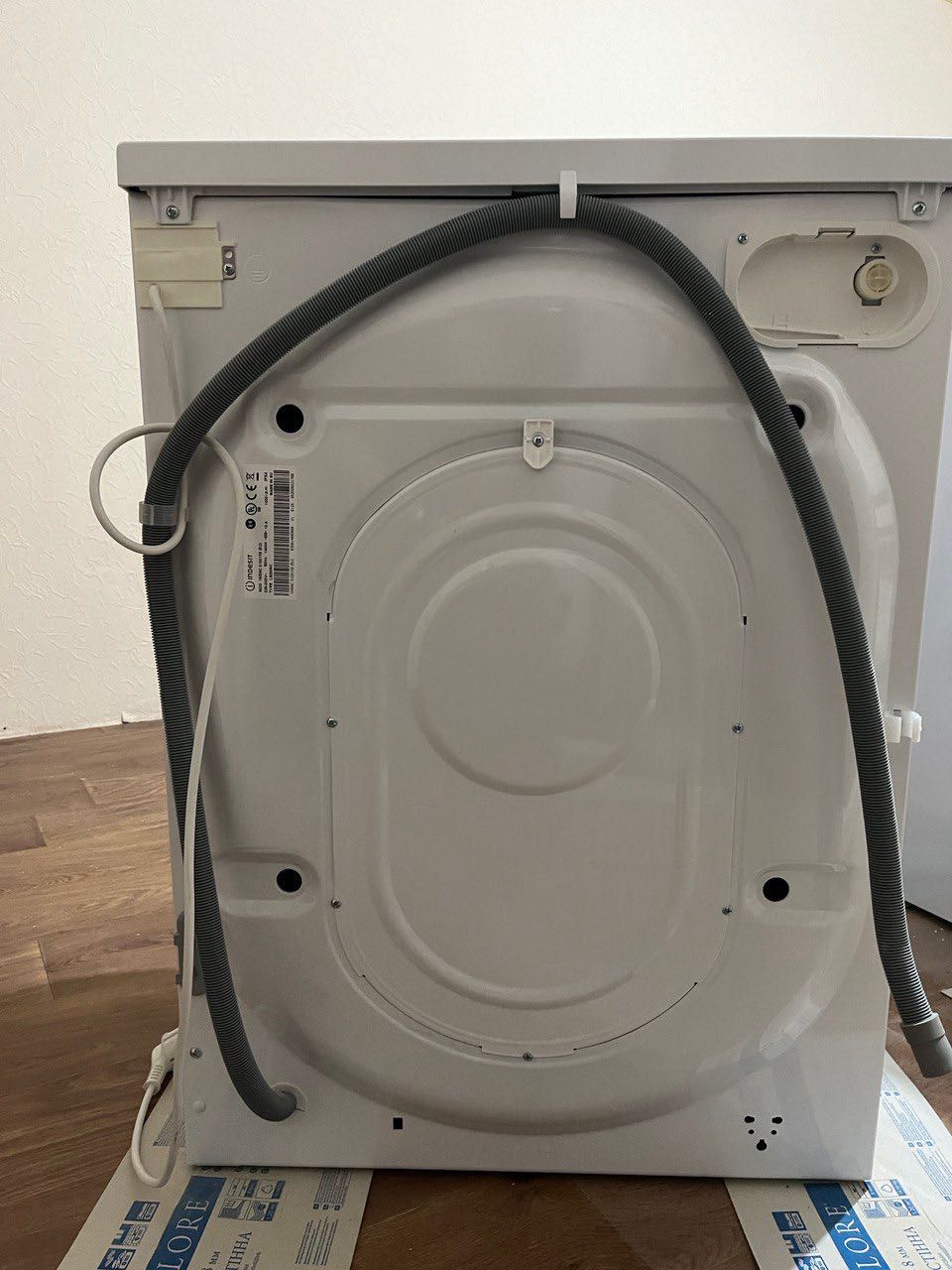 пральна машина Indesit IWSNC51051X9 майже нова