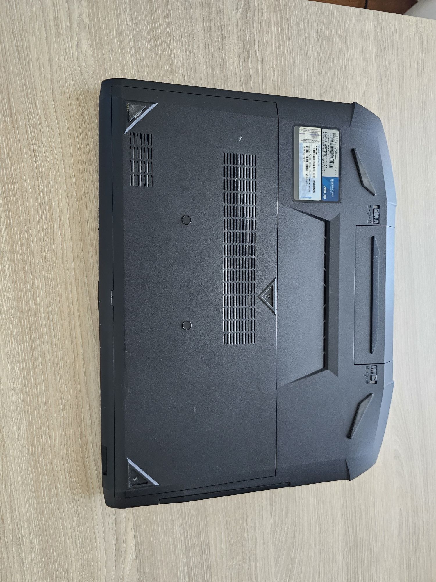 PC Portátil Asus Lamborghini VX7s