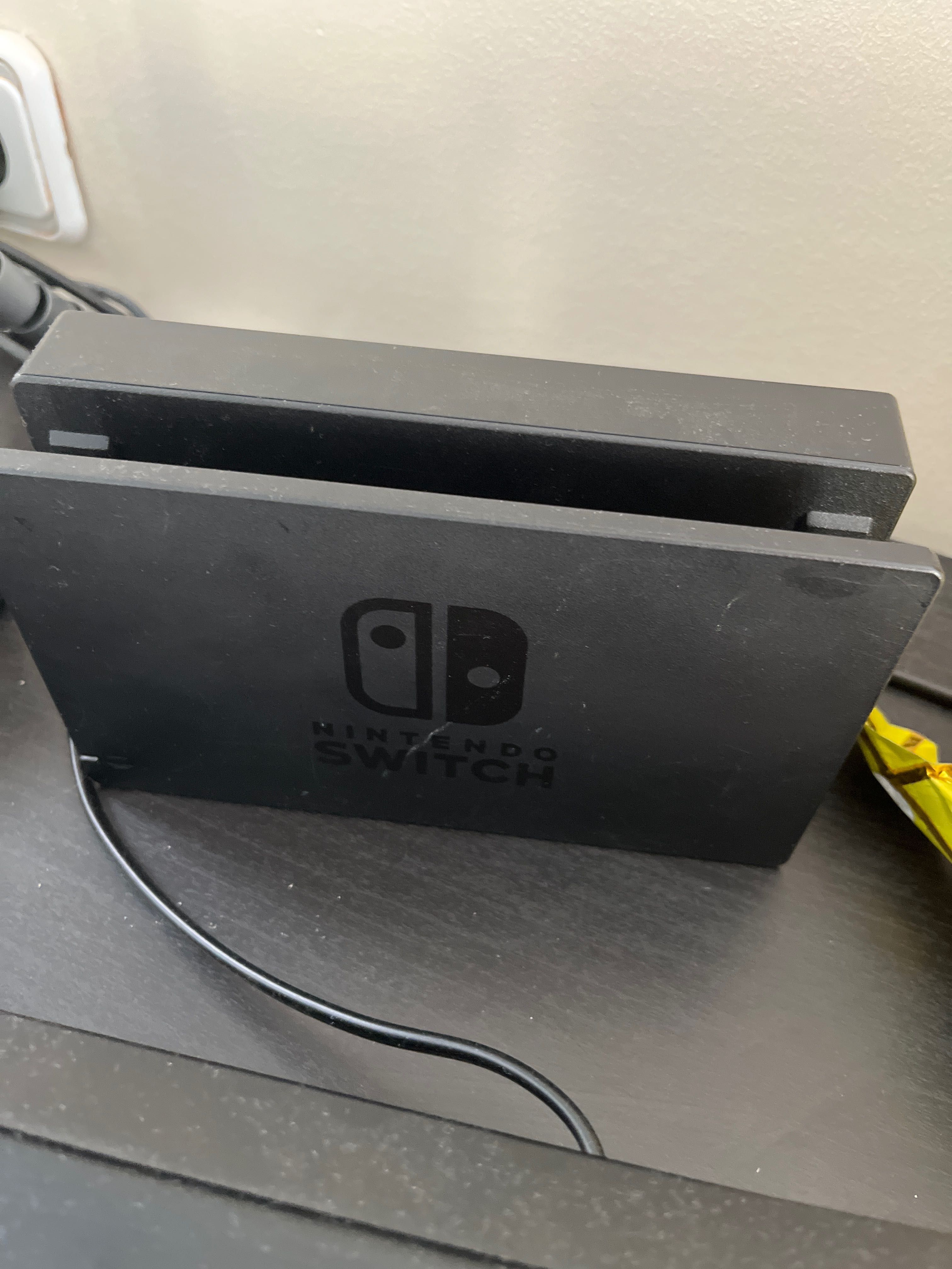 Nintendo Switch com 4 jogos