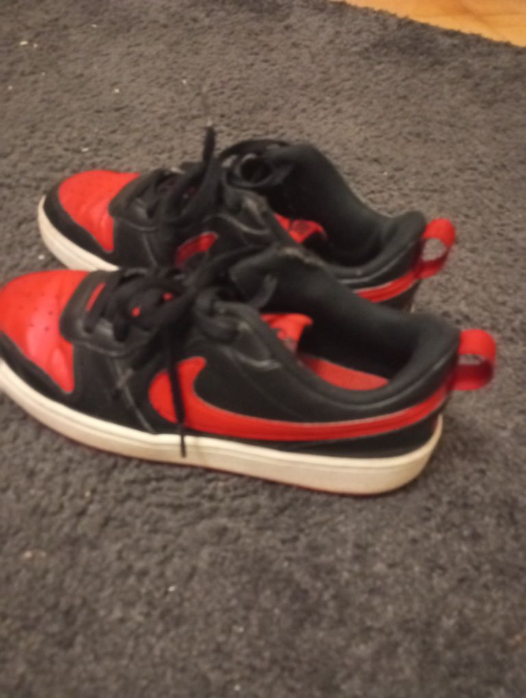 Nike borough czerwone 39.5