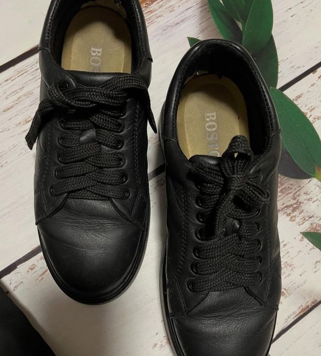 Кросівки шкіряні, розмір 35