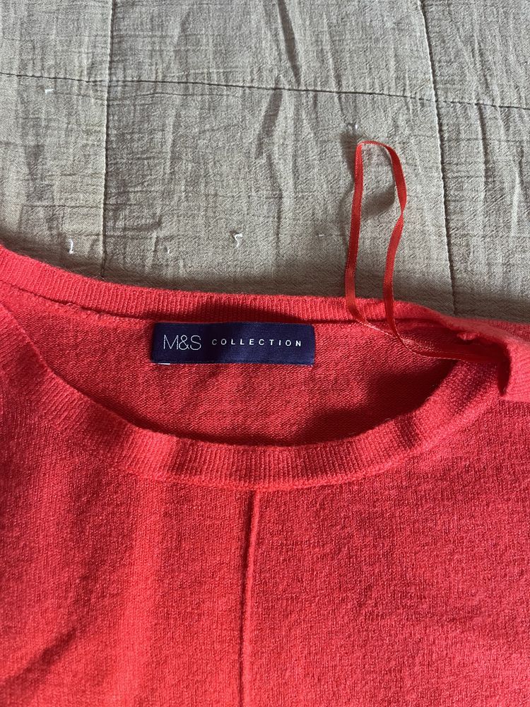 Czerwony sweterek M&S