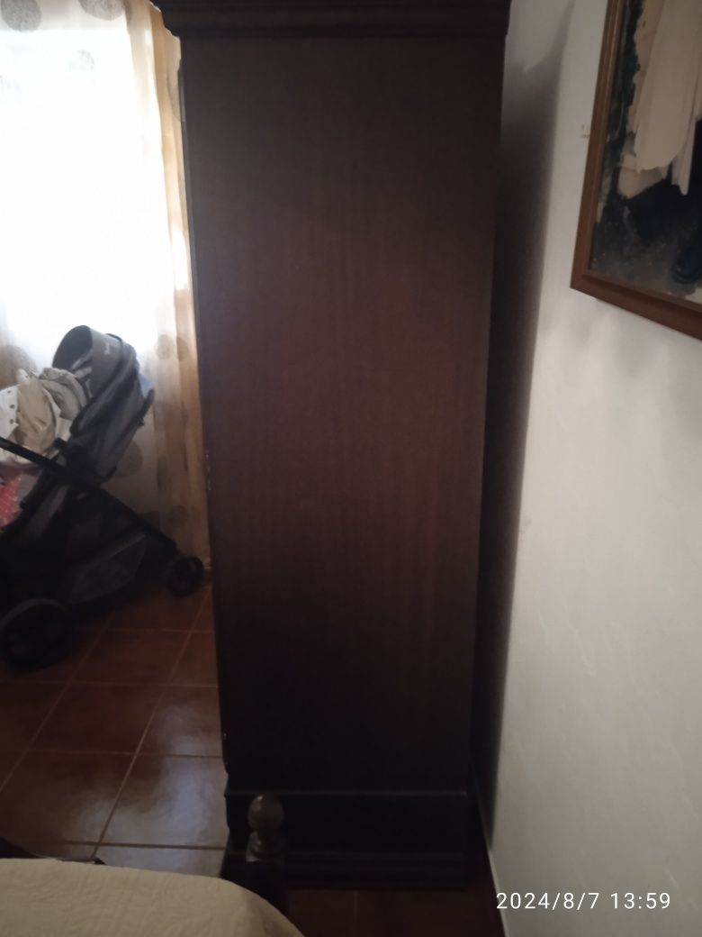 Roupeiro  com 3 gavetas
