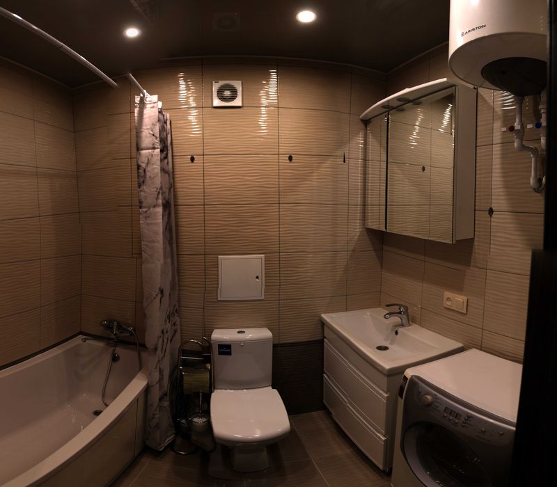 Сдам СВОЮ 1 комн. кв. прямо возле ст.метро 23 августа .