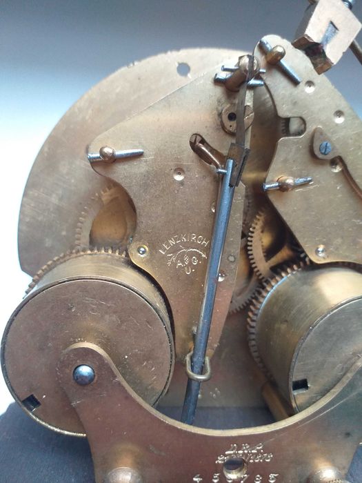 Unikatowy mechanizm zegara kominkowego Lenzkirch data 21 maj 1876 rok